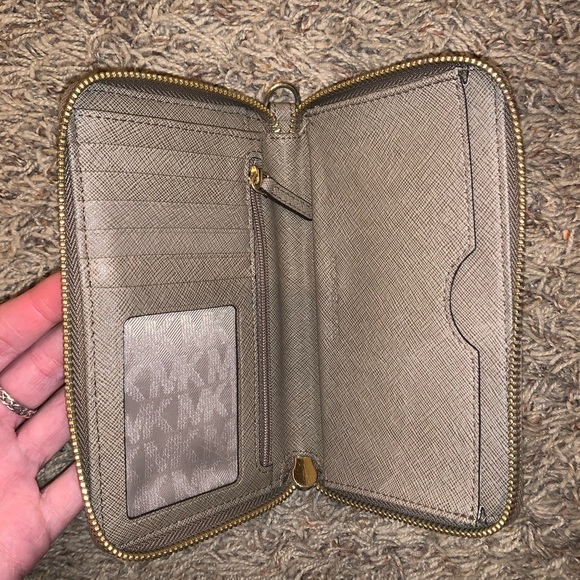 SOLD // Michael Kors Medium Sized Tan Wallet - Picture 4 of 6